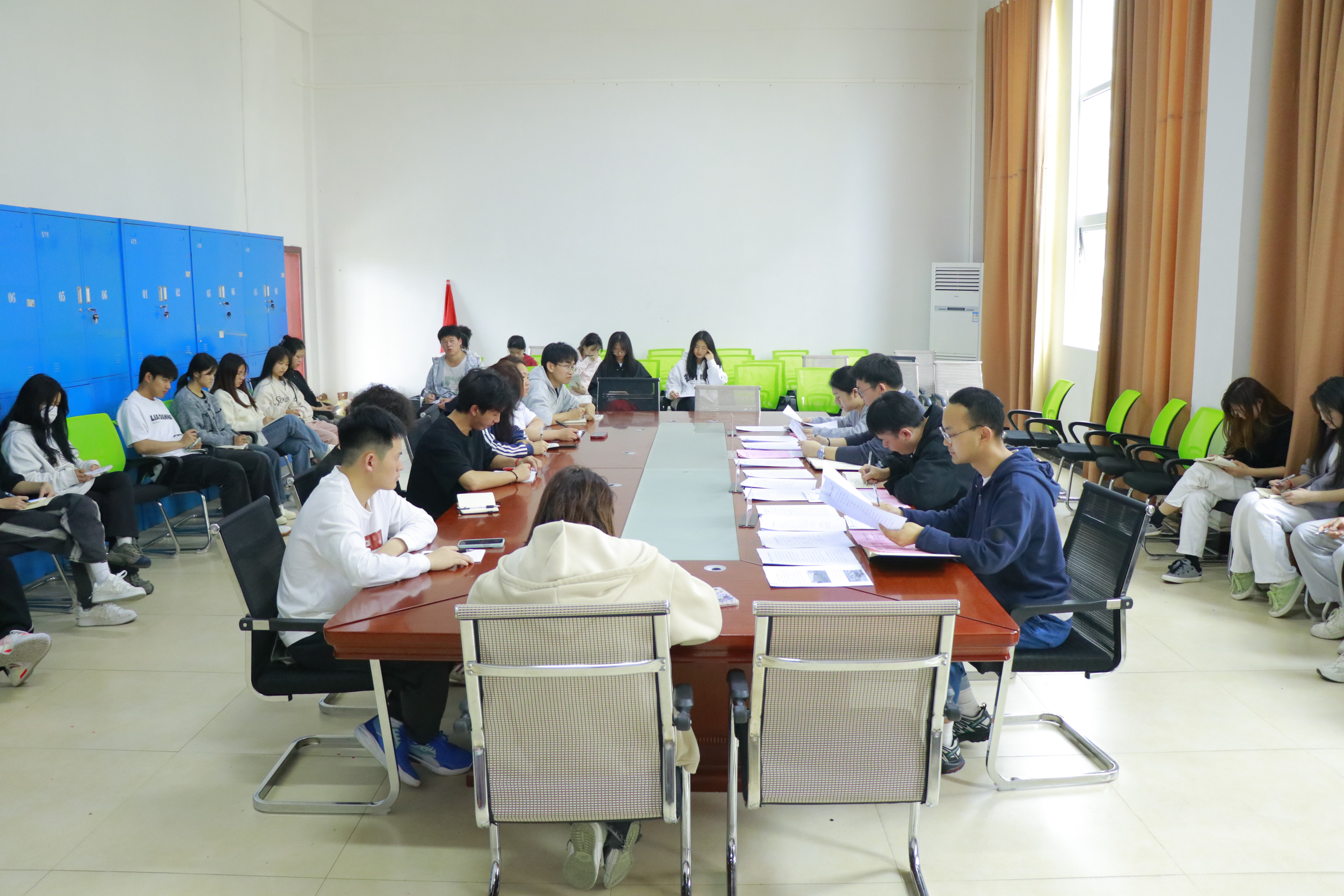学院团委组织召开三月第二次 专题政治理论学习